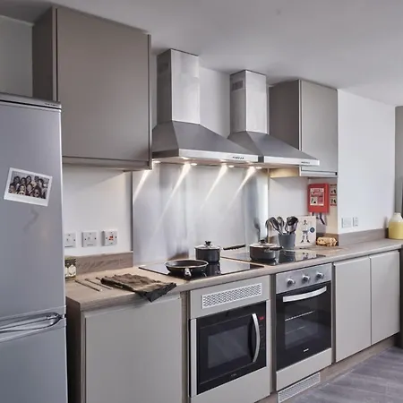 Modern Ensuites With Shared Kitchen At Trinity View In Coventry Exterior photo