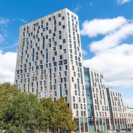 Modern Ensuites With Shared Kitchen At Trinity View In Coventry Exterior photo