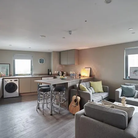 Modern Ensuites With Shared Kitchen At Trinity View In Coventry Exterior photo