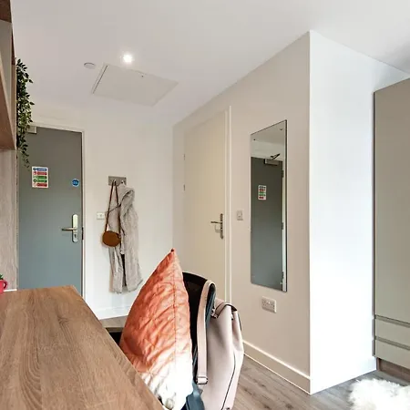 Modern Ensuites With Shared Kitchen At Trinity View In Coventry Exterior photo