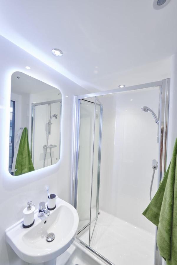 Modern Ensuites With Shared Kitchen At Trinity View In Apartment *